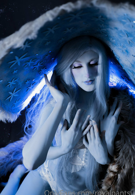 royalpantsu naked model pictures