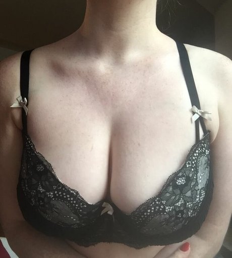 Laura Dawson naked model photos