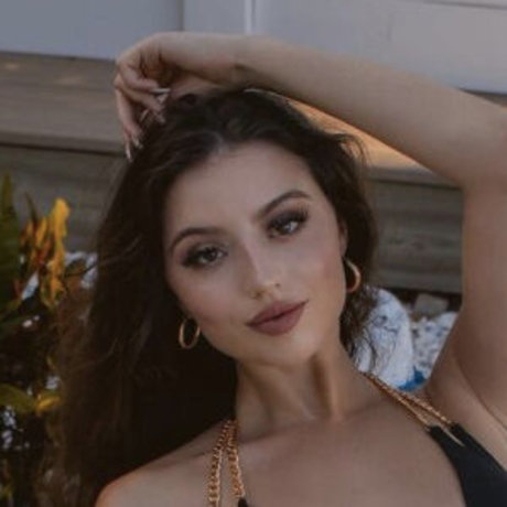 Leah Fennelly sexy pornstar img