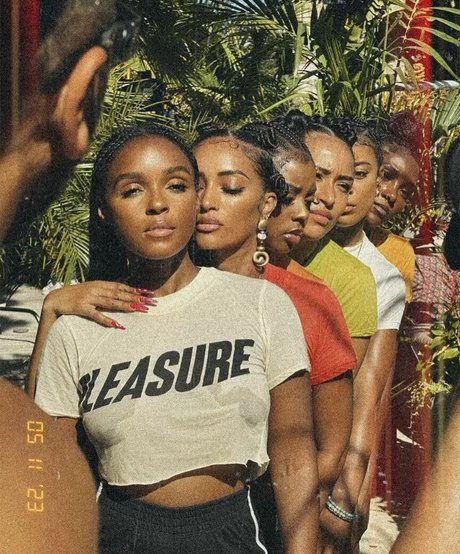 Janelle Jane Monae model adult pic