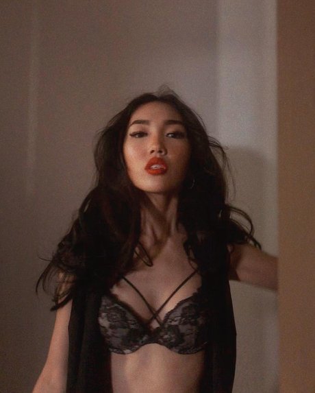 Asya Sun pornstar sexy pictures