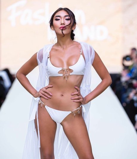 Asya Sun model nudes picture