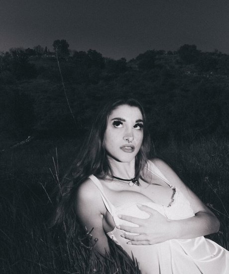 fikikikie high quality model images