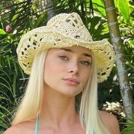 Emilie Kull model hot images