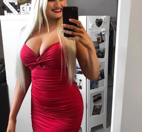 Zandra May exclusive model img