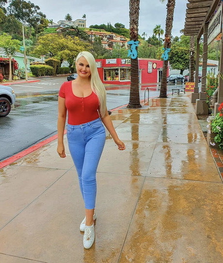 Zandra May nudes model galleries