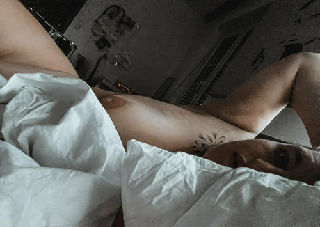 fatgirl fitgirl beautiful model photo