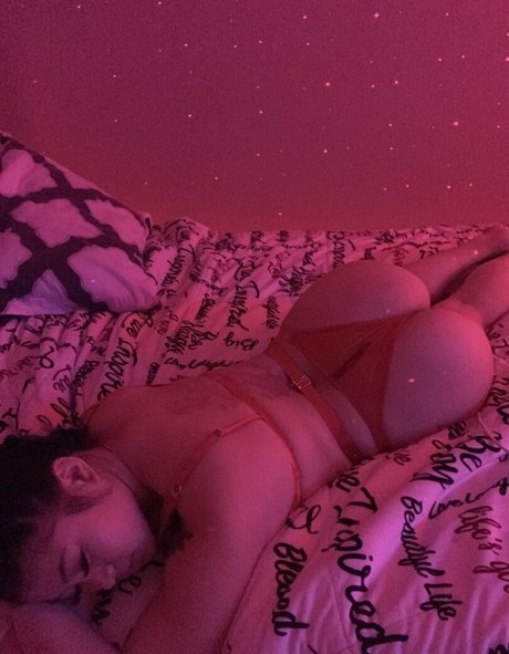 Crybabyxnina model perfect image