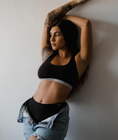 Angela Amethyst pretty model gallery