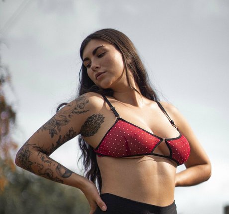 Angela Amethyst xxx model img