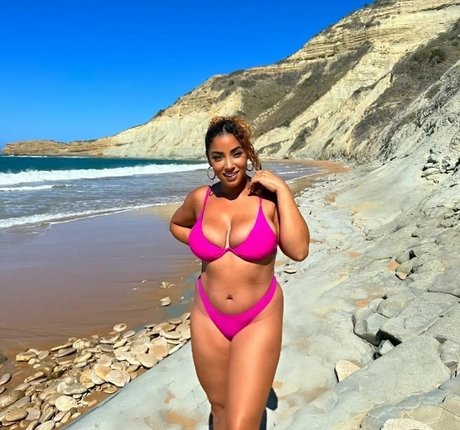 yinamenez model porn pics