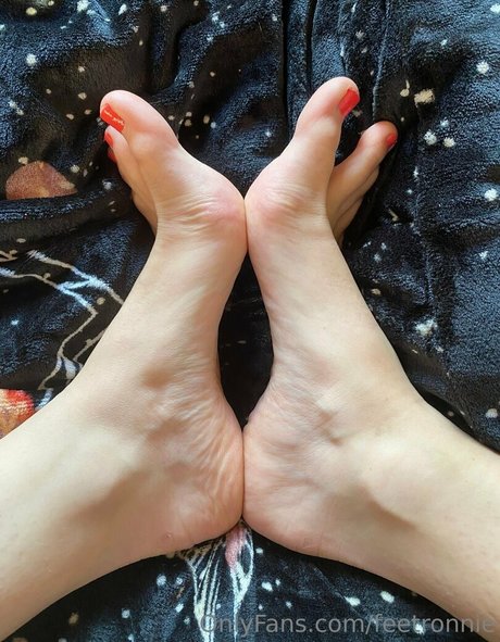 feetronnie actress images