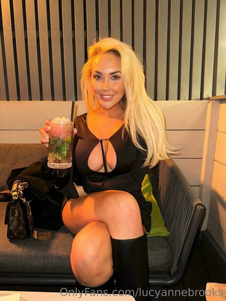 lucyannebrooks erotic star img