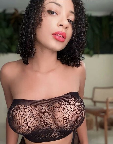 Amanda Luz model top photo