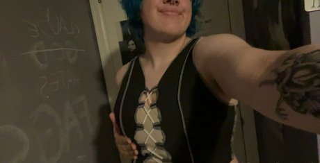 losernamedry erotic model photo