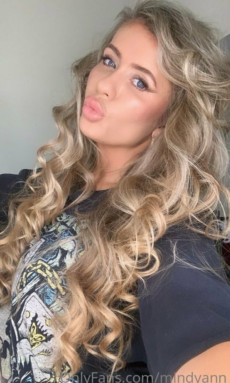 petite blonde onlyfans pornos photos