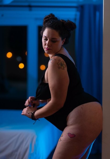 bettyplug model sexy pic