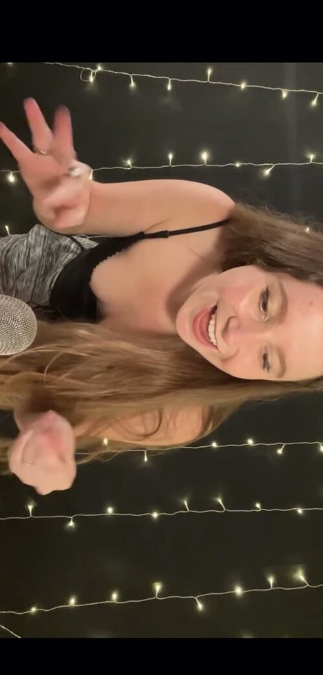 Kelly Belly ASMR star pretty photos