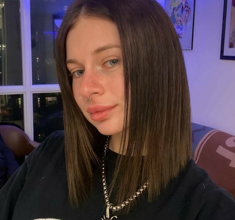 Valerie Moon free model pics