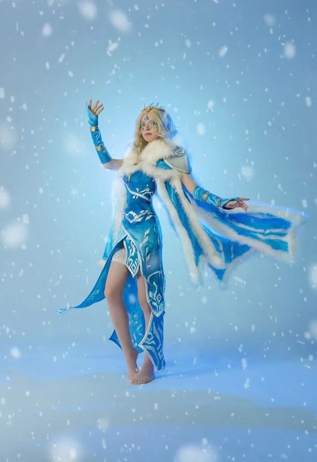 Romanowwa model nude pictures