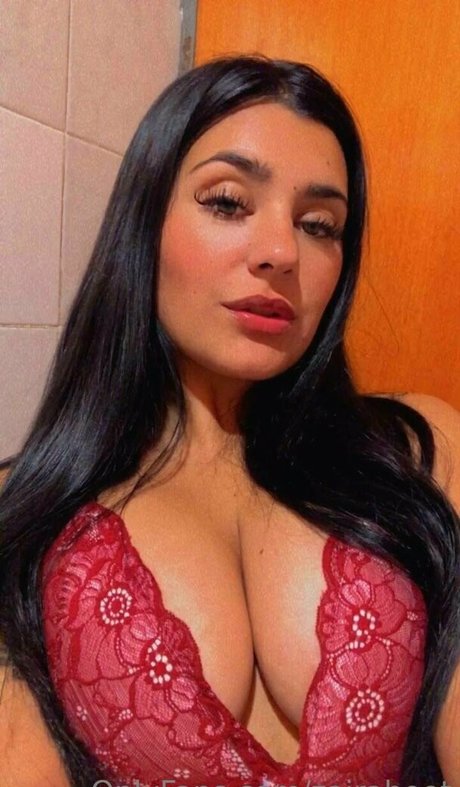 zairahoot nude star image