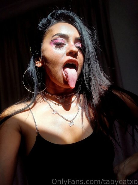 Tongue Queen model nudes photos