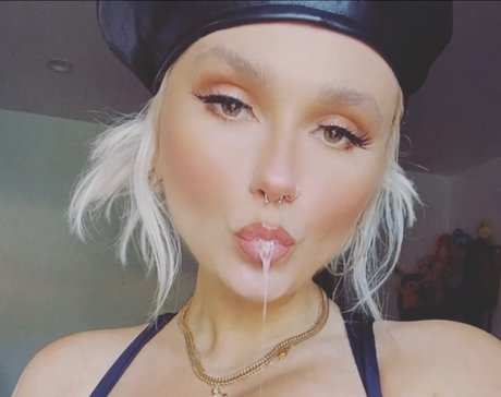 gwenniegrey model nude pic