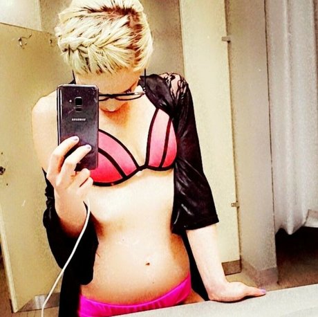 Pamelaxox model hot photo