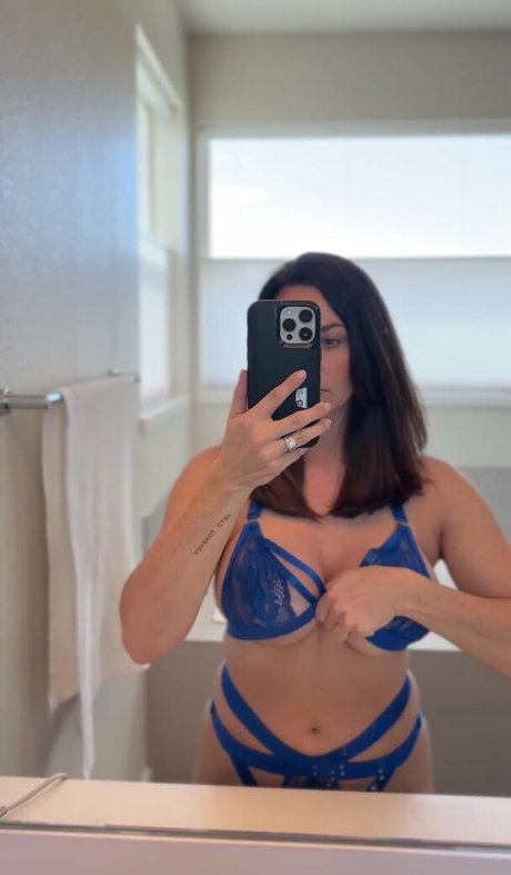 mom angela adult star img