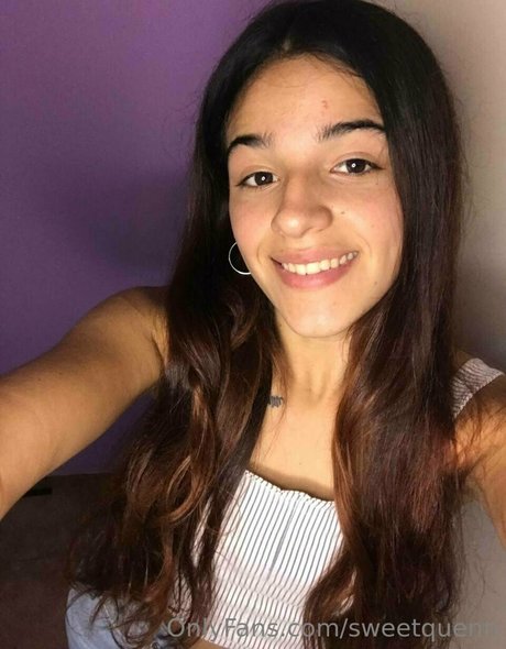 sweetquenn model porn archive