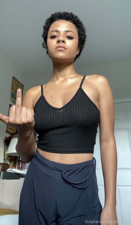 holymacre model top pictures