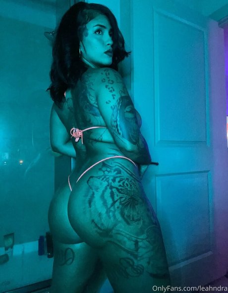 leahndra sexy model pics
