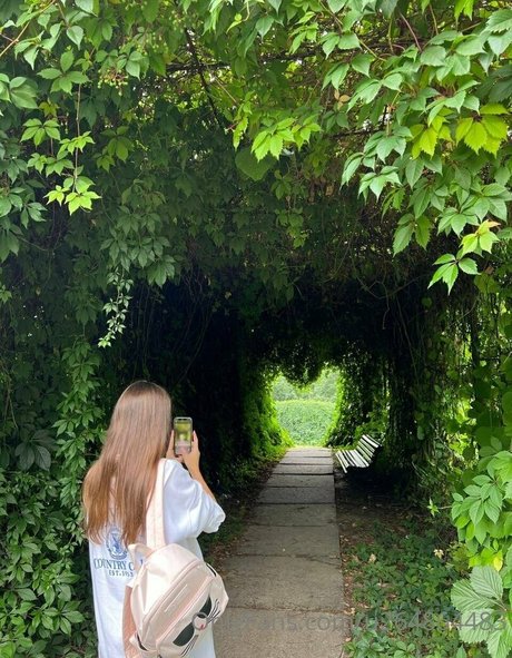 vika ua porn model image