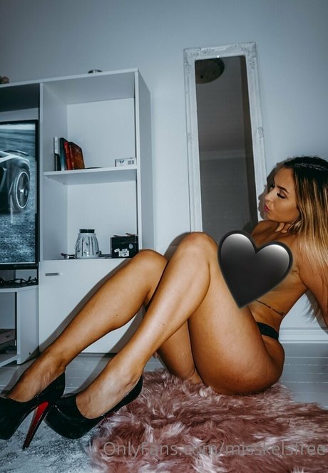 misskelsfree pretty actress image