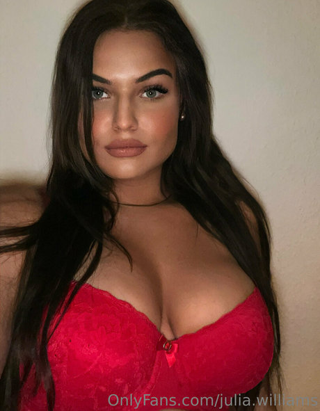 julia williams Profile pic