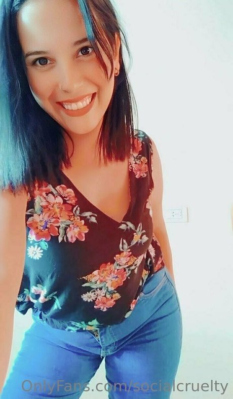 socialcruelty model hd photos
