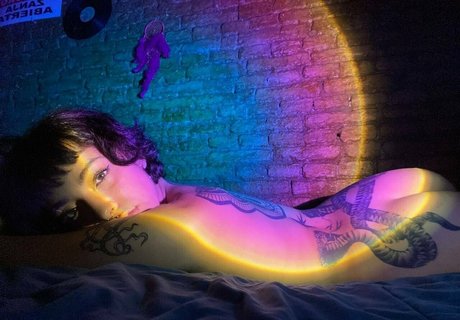 babyarianaxx art star photos