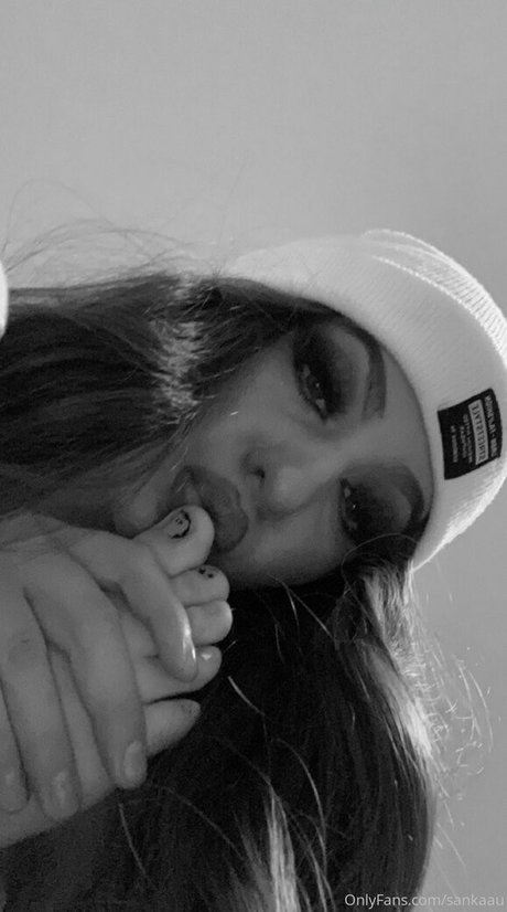 monamixxx model adult galleries