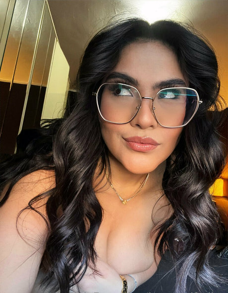 housewifediva nice pornstar image