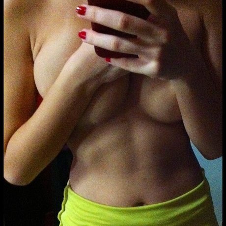 curvy muscle onlyfans hot sexy photo