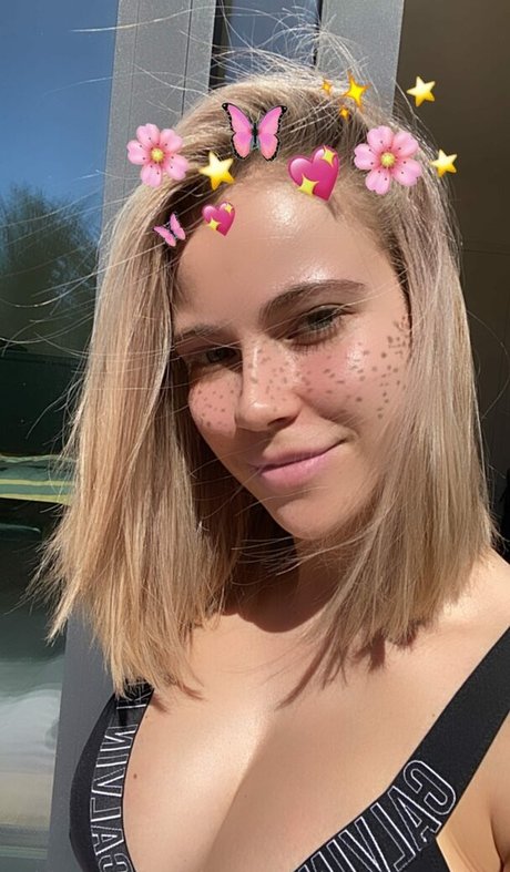 Melina Sophie pretty model photo