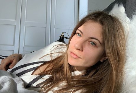 Melina Sophie nude model images