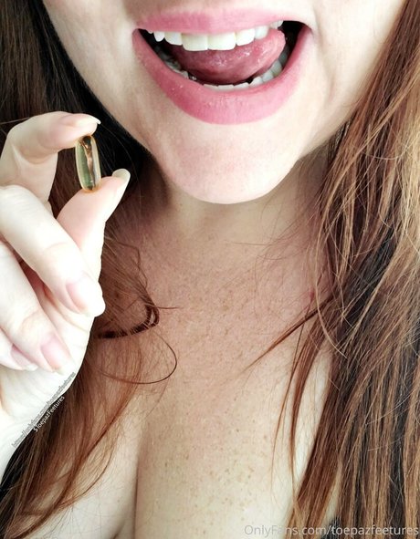 toepazfeetures model nice pic