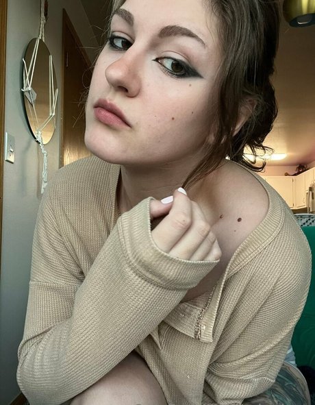 minaluna Profile pic