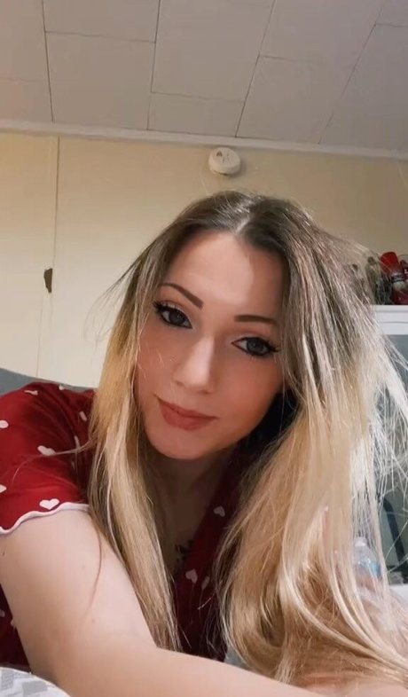 Little Momma star nude archive