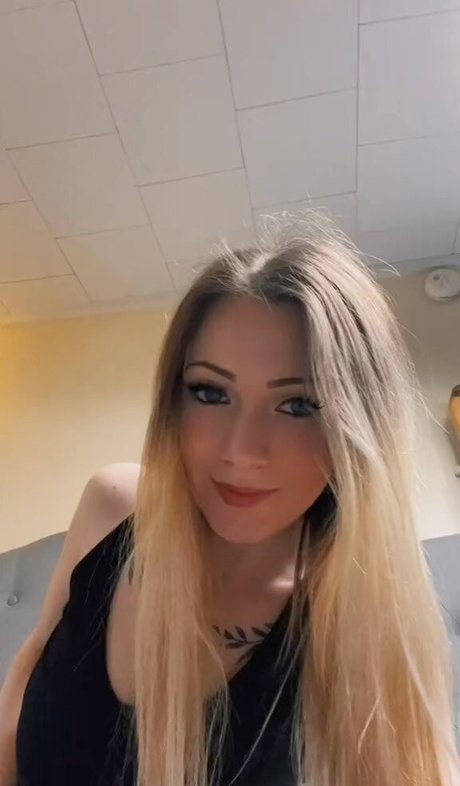 Little Momma model art pics