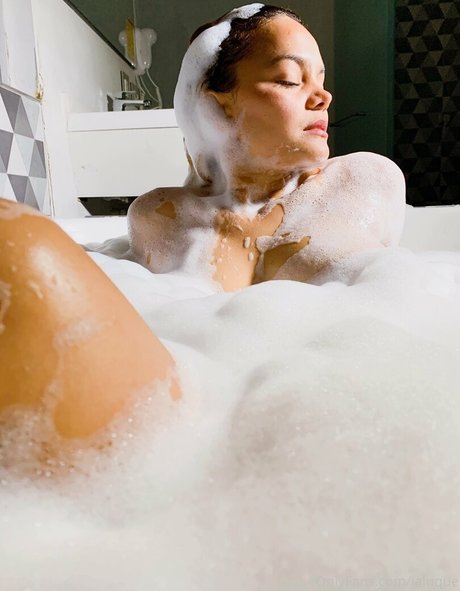 laluque adult actress pics