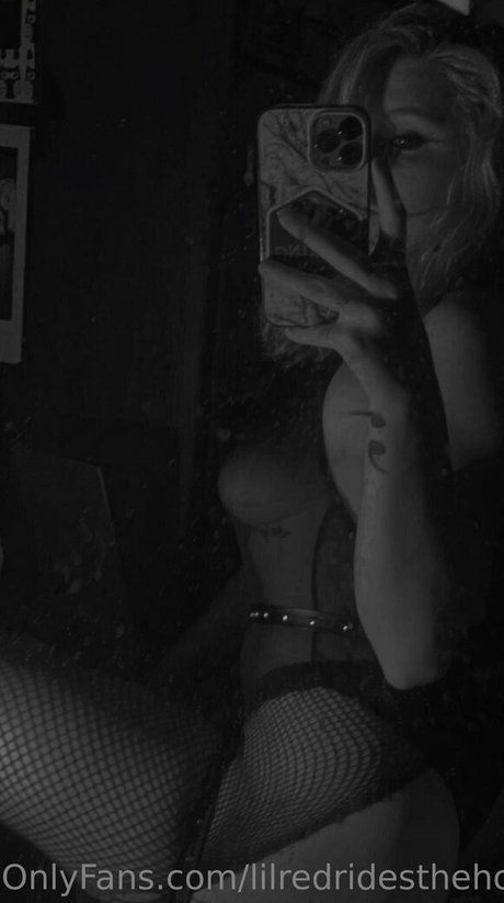 lilredridesthehood star erotic img