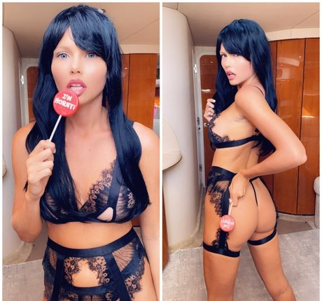 ashleynn2020 art model pic