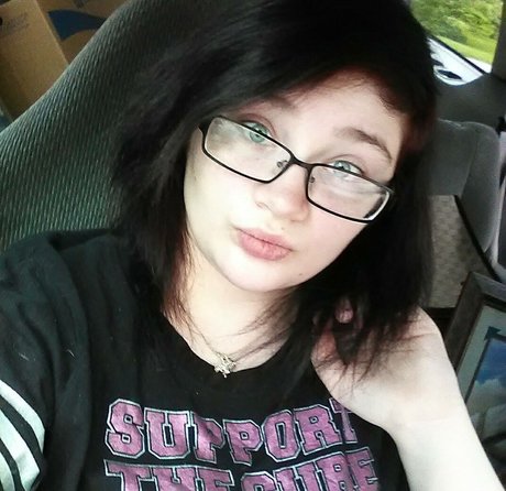 Rachael Mizak model naked pictures